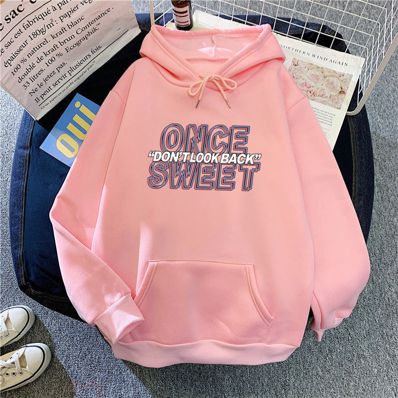 Women's hooded sweatshirt with modern design and comfortable fit Chic & Stil
