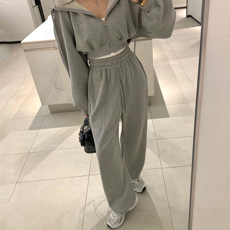 Women's sporty sweatshirt set and wide jogger pants Lune London