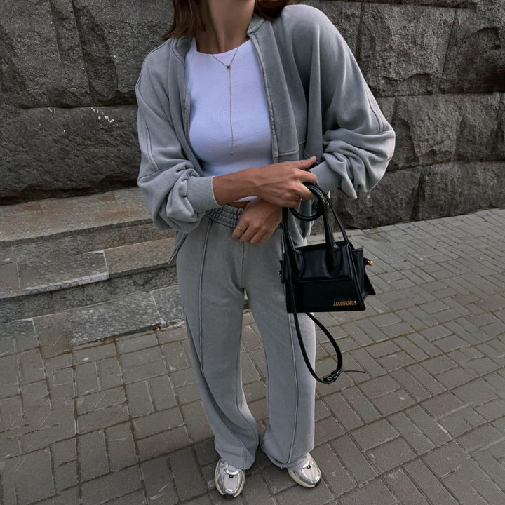 Casual outfit for women with a sweatshirt-like top and a loose-fit pant approach Lune London