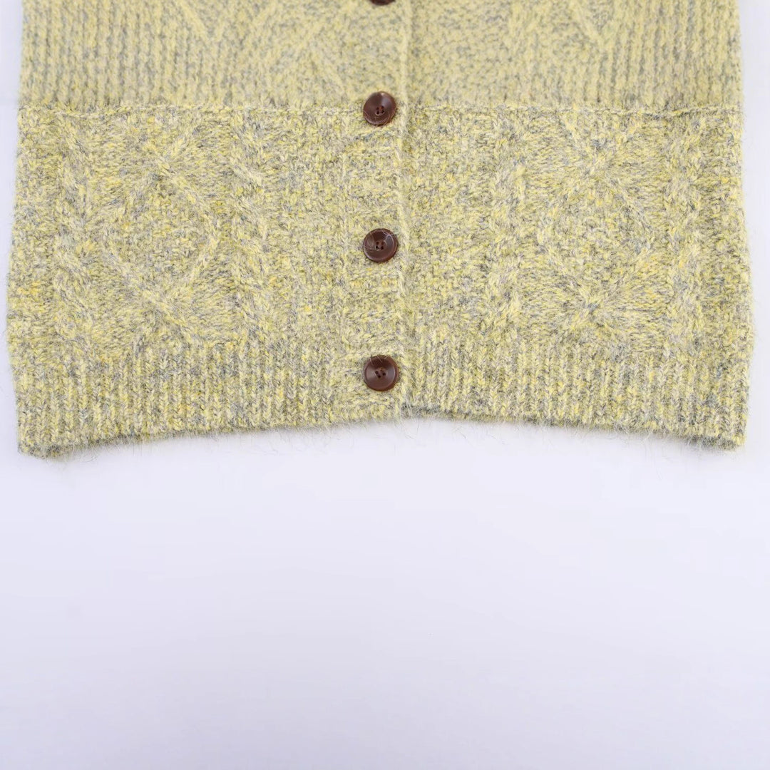 Knitted jacket for women with a chic and soft fabric and decorative buttons Lune London