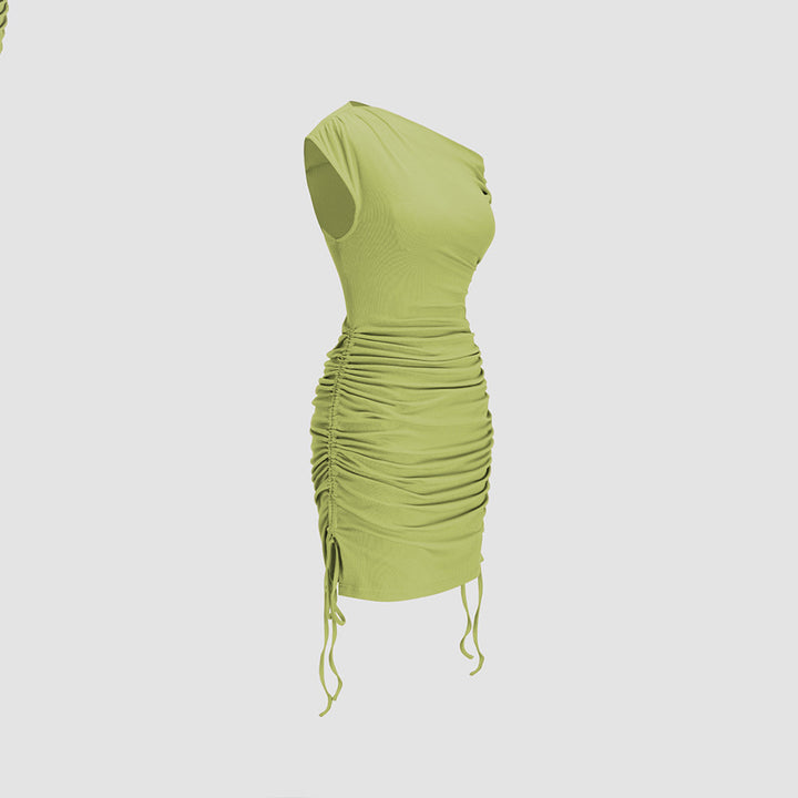 Robe enveloppante ajustée pour femmes avec encolure asymétrique et détails volantés Chic & Stil