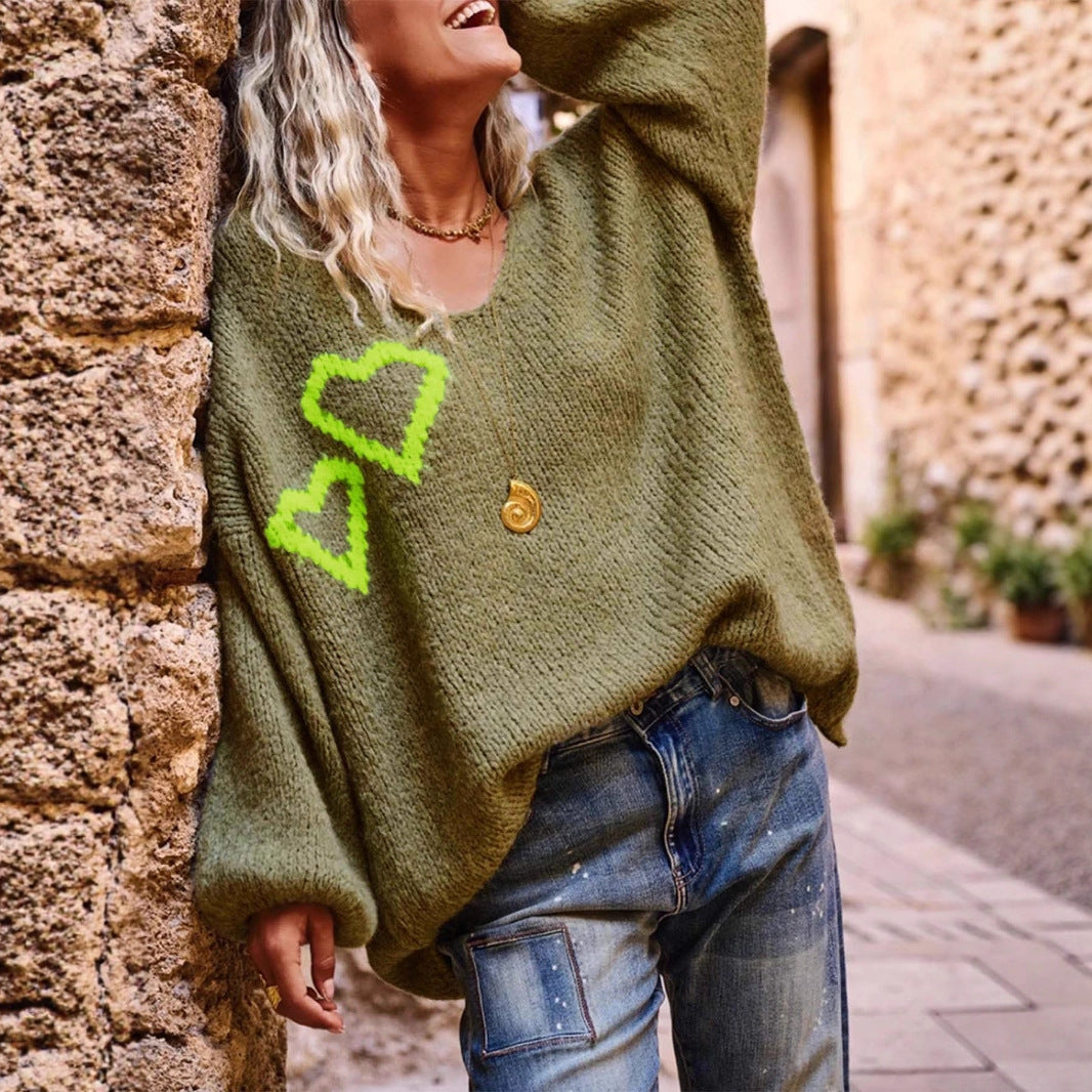Casual oversized pullover for women with heart-shaped applications Lune London