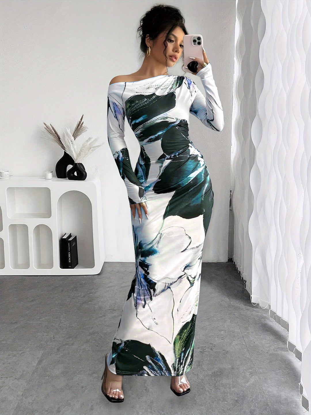 Elegant long dress with long sleeves for ladies with floral pattern Lune London