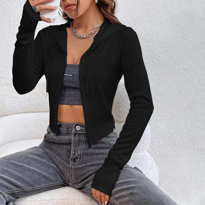 Short hooded sweatshirt for women with stylish hood and zipper Chic & Stil