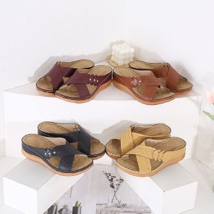 Comfortable clogs for women with ergonomic sole Lune London