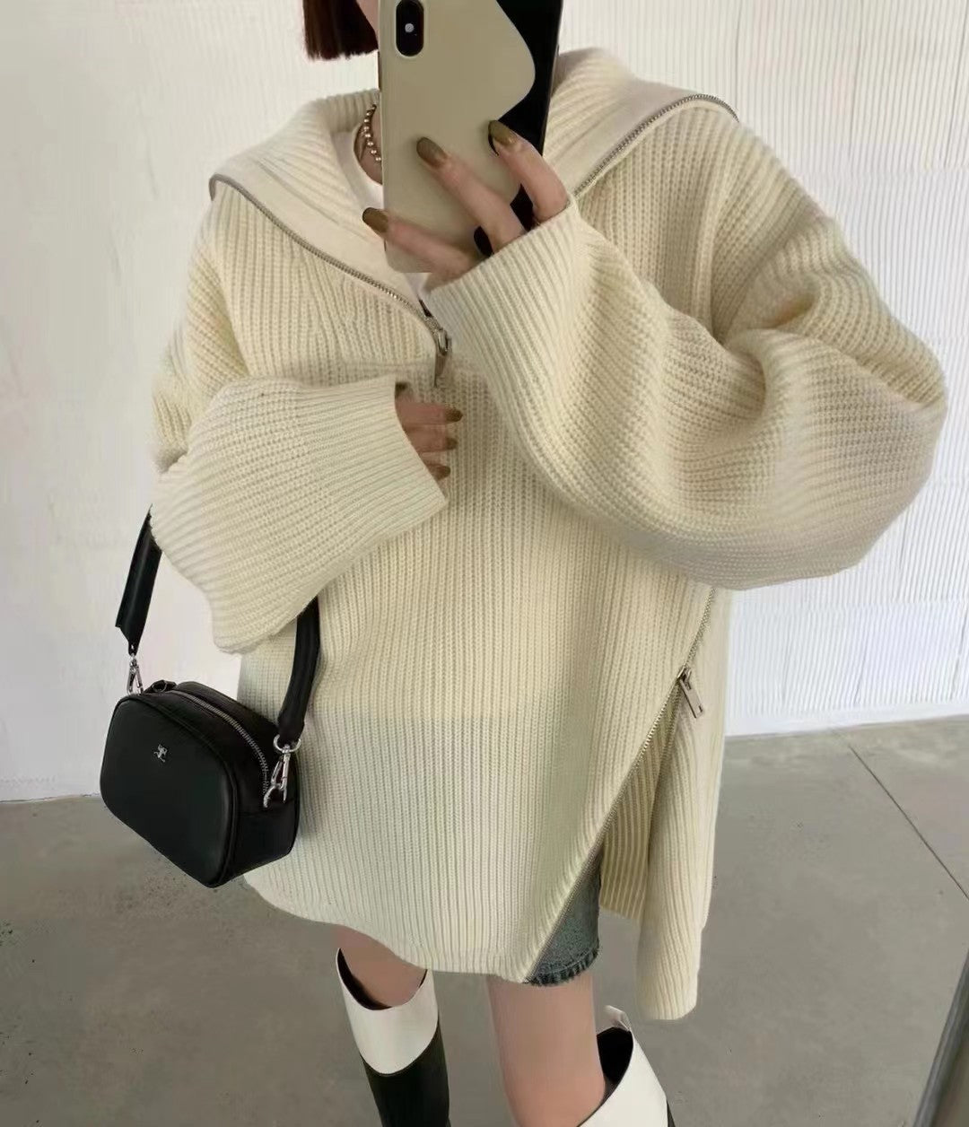 Pull en tricot décontracté pour femmes avec un col montant et une fermeture éclair sur le côté Chic & Stil