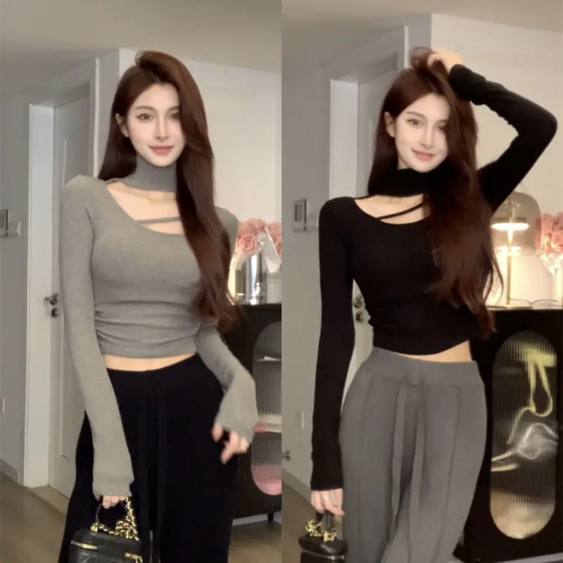 Women's long-sleeve top with stylish cut-out and high collar Chic & Stil