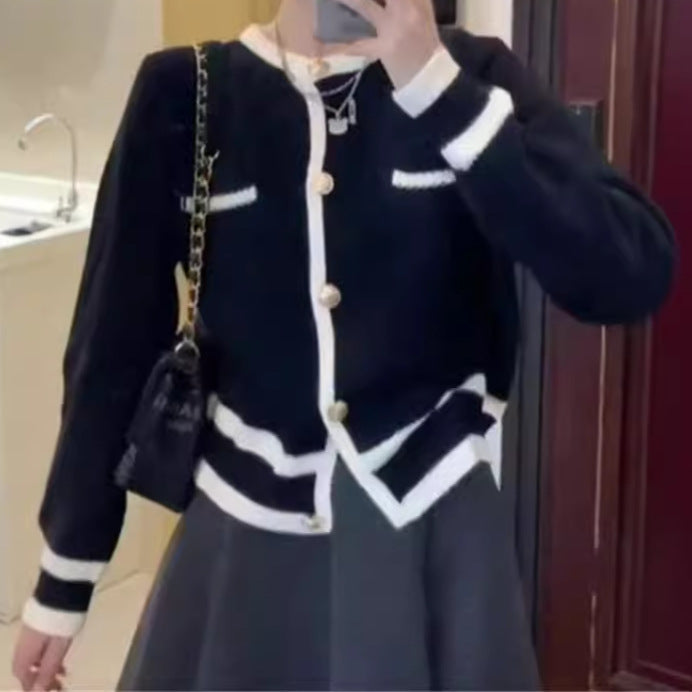 Elegant knitted jacket for women with decorative pockets and contrasting details Lune London