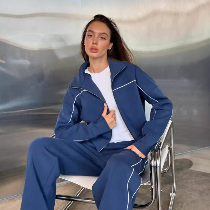 Women's sporty leisure suit with soft top and comfortable pants Lune London