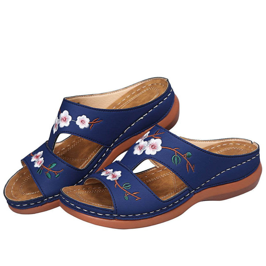 Women's strap sandals with floral embroidery and comfortable insole Chic and Style