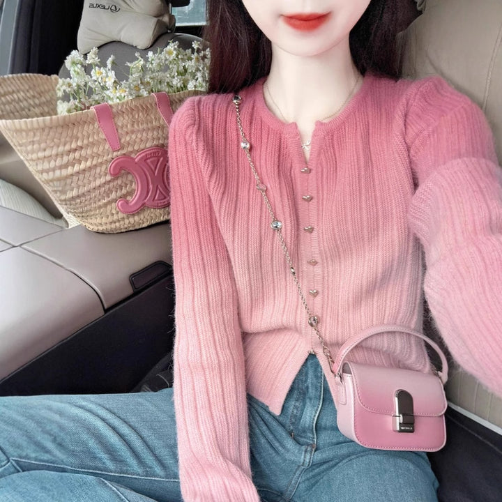 Pull en maille doux pour femmes avec détails en forme de cœur Chic & Stil
