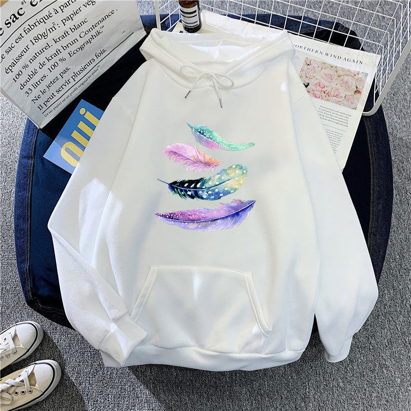 Women's hoodie with artistic feather motif Chic & Stil