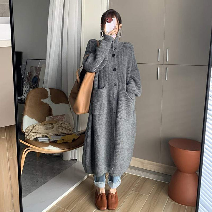 Manteau en tricot pour femmes avec grandes poches et détail de bouton Chic & Stil
