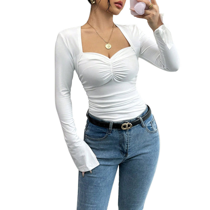 Blouse longue à manches longues pour femmes avec un décolleté carré chic et des détails de volants sophistiqués Chic & Stil