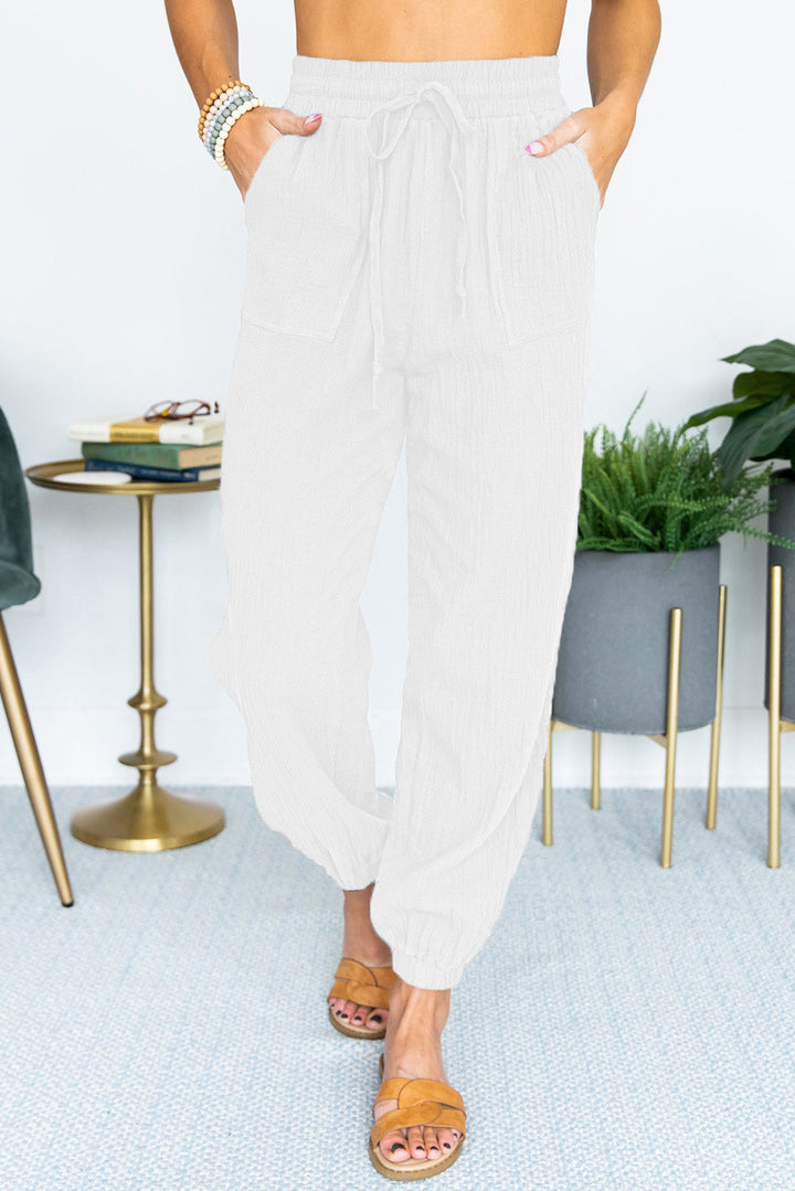 Casual women's pants with elastic waistband and practical pockets Lune London