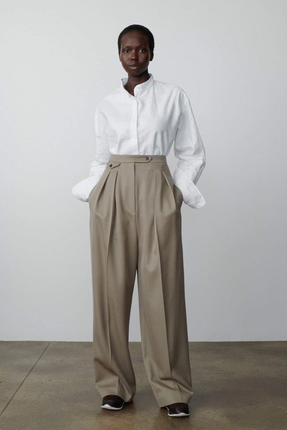 Pantalon élégant taille haute pour femmes avec plis classiques Chic & Stil