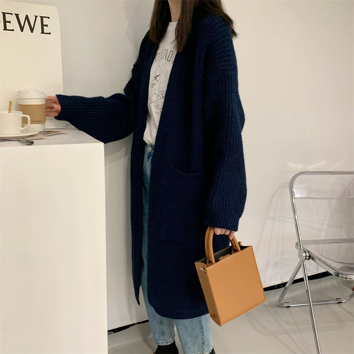 Cardigan en tricot grande taille pour femmes avec coupe décontractée et poches Chic & Stil