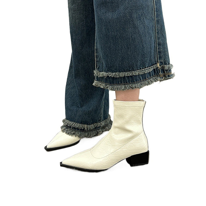 Elegant boots for ladies with pointed toe and square heel Lune London