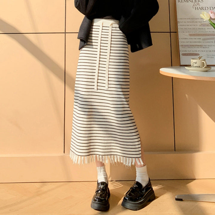 Pull décontracté pour femmes avec impression et design d'ourlet à la mode Chic & Stil
