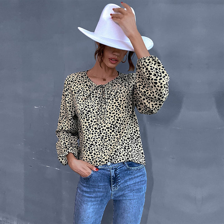 Top femme avec des détails volantés et imprimé animal Chic & Stil