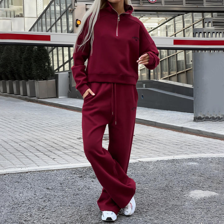 Casual women's sports set with high zipper and loose fit Lune London