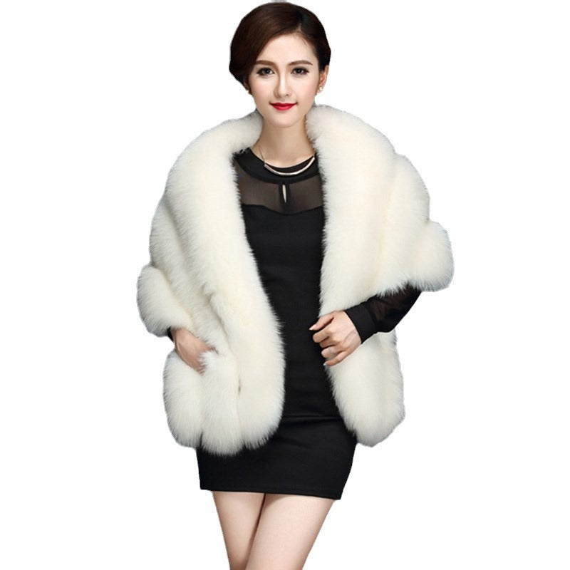 Ladies Elegant Faux Fur Scarf with Voluminous Chic Cut and Style