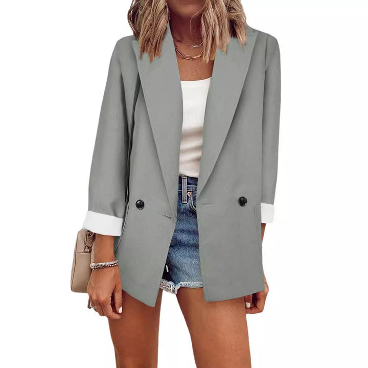 Trendy oversized jacket for women with a sleek design and elegant button details Lune London