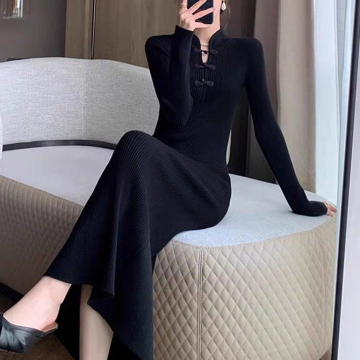 Robe tricotée pour femmes avec élégant plastron à boutons et manches longues Chic & Stil