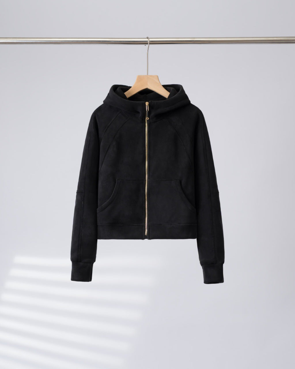 Veste à capuche confortable pour femme avec col montant et poches pratiques Chic & Stil