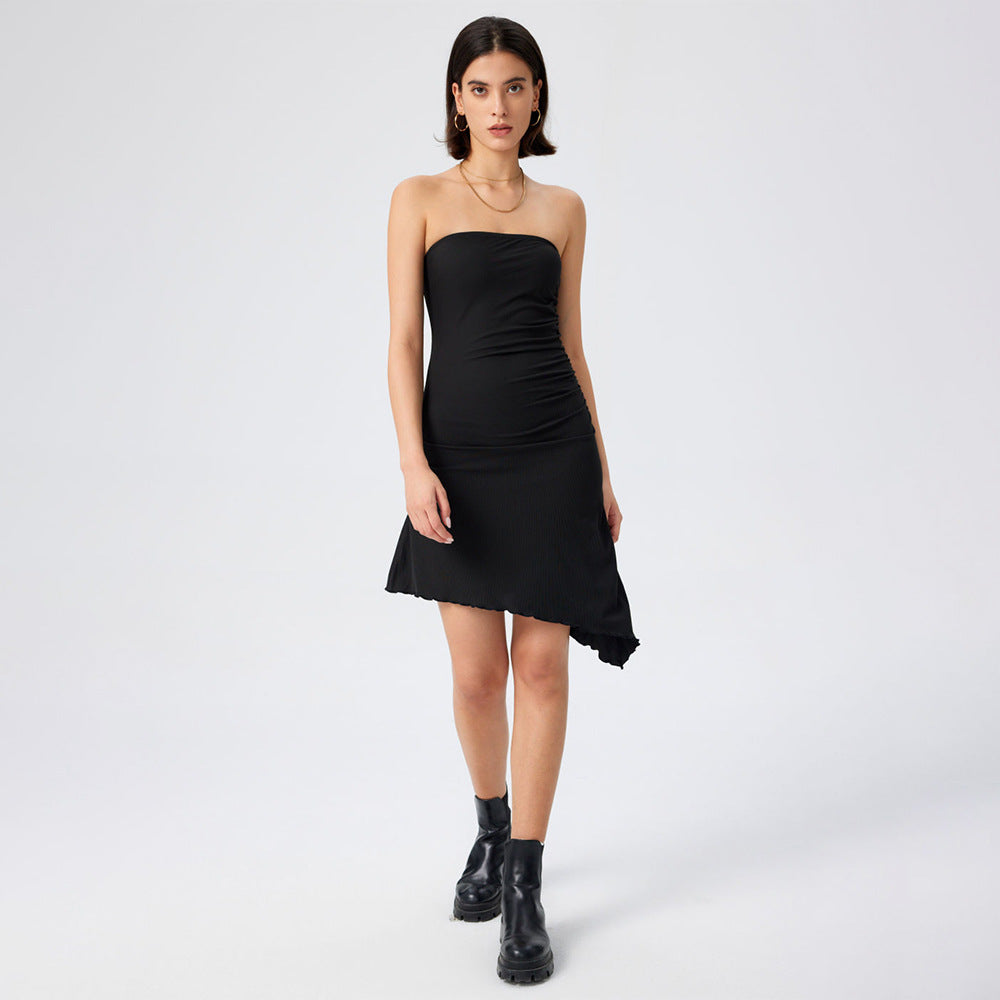Robe bandeau ajustée pour femmes avec ourlet asymétrique et détail de volants Chic & Stil