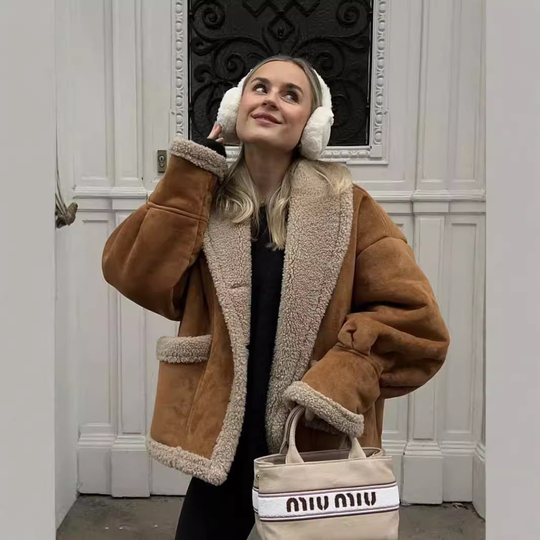 Ladies oversized cozy jacket with sheepskin collar and large pockets Lune London