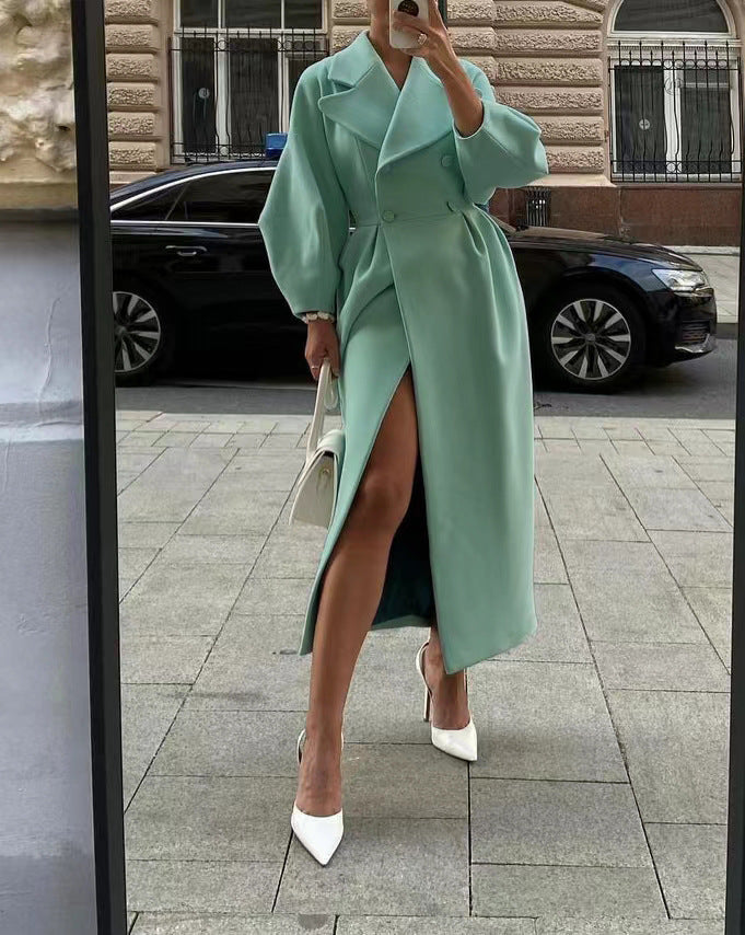 Manteau trench élégant pour femmes avec coupe ajustée et fente latérale Chic & Stil
