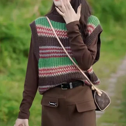 Casual knitted pullover for women, oversized, with a colorful striped pattern and a sleeveless design Lune London