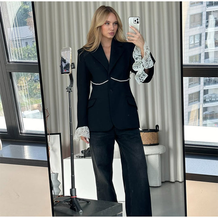 Elegant blazer jacket for women with a relaxed fit and remarkable sleeves Lune London