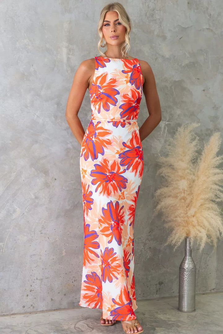 Light summer dress with floral pattern and V-neck for everyday wear Lune London