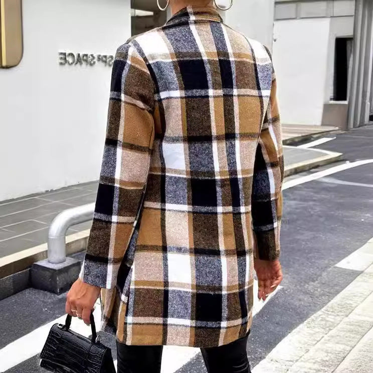 Trendy plaid jacket for women in soft wool blend Lune London
