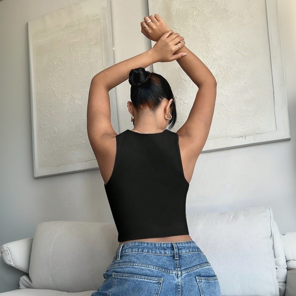 Chic & Stil women's crop top with trendy cut and fitted design