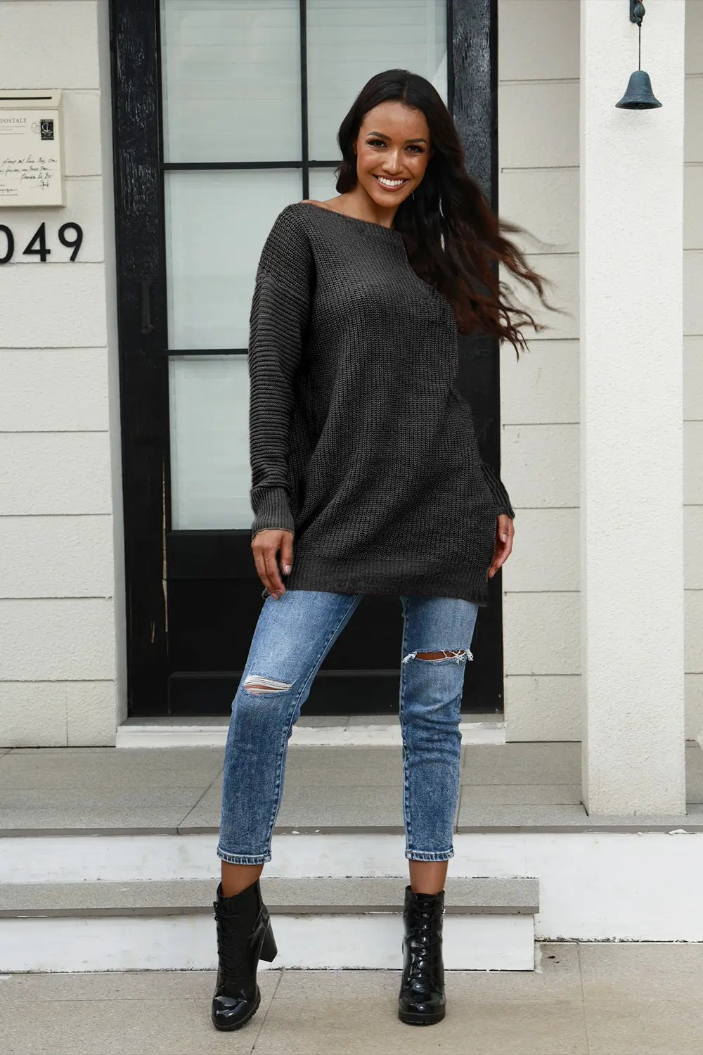 Casual knitted sweater for women with wide neckline and ribbed structure Lune London