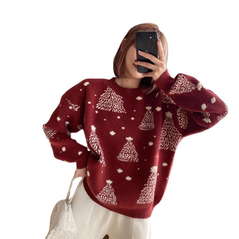 Comfortable sweater for women with chic Christmas tree pattern and style