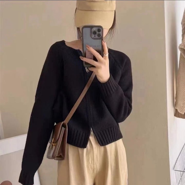 Casual knit jacket for women with a loose fit and ribbing Lune London