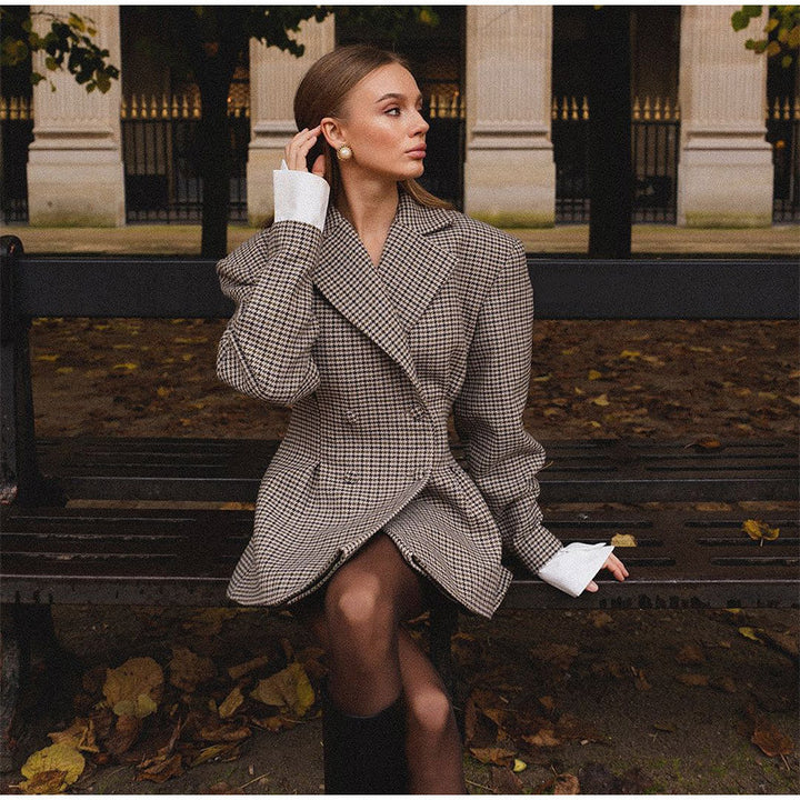 Chic and stylish fitted plaid blazer jacket for women