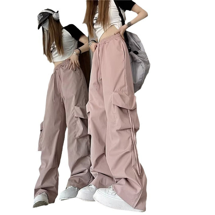 Women’s cargo pants in urban style with a loose fit and practical side pockets