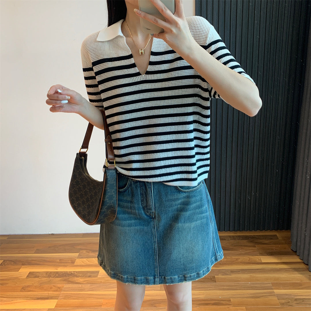 T-shirt en tricot aérien pour femmes avec motif rayé Chic & Stil