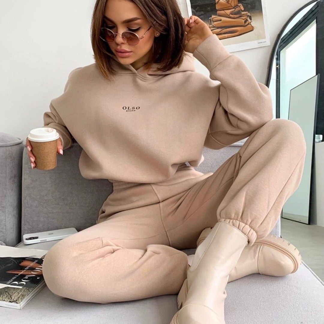 Casual look for women in hoodie and joggers Lune London