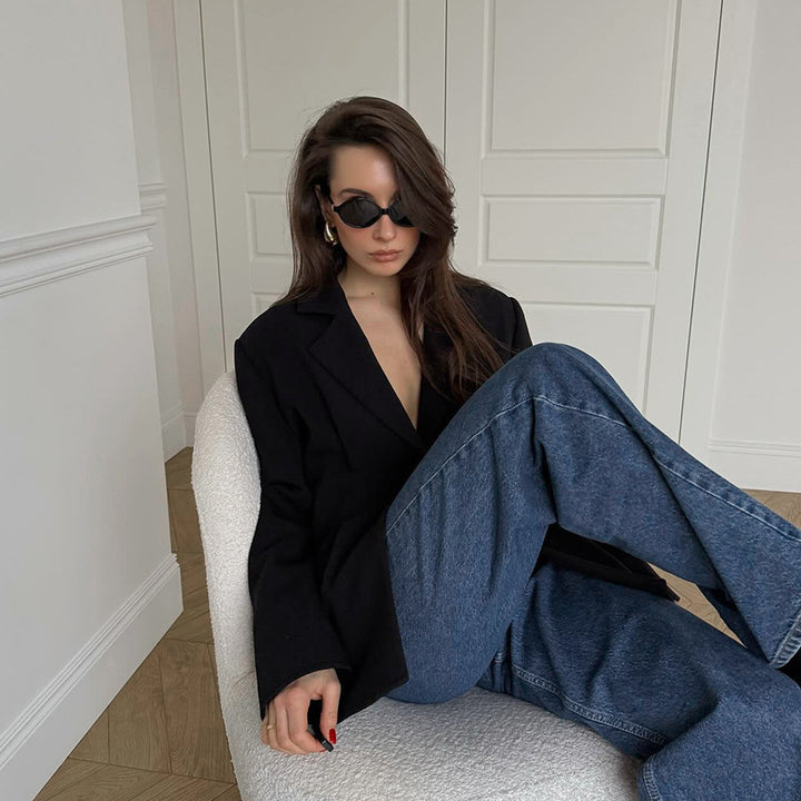Elegant blazer jacket for women with a fitted cut and modern details Lune London