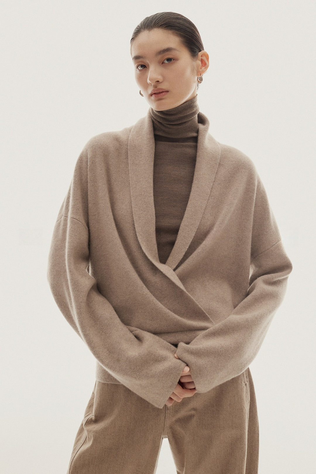 Pull enveloppant élégant et doux pour femme en laine de haute qualité Chic & Stil