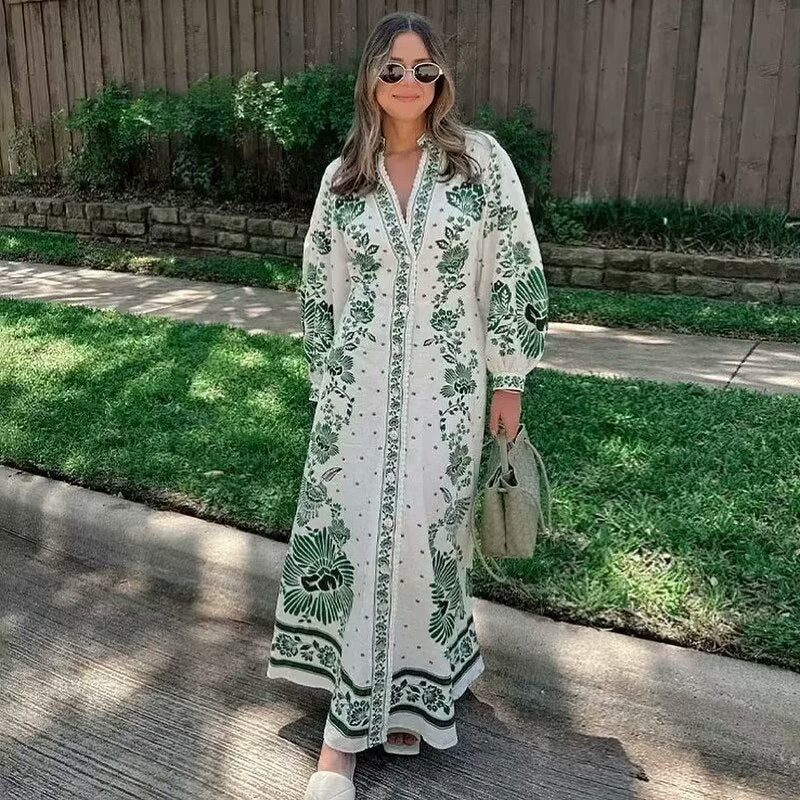 Maxi dress for women with a floral design and a stylish button closure Lune London