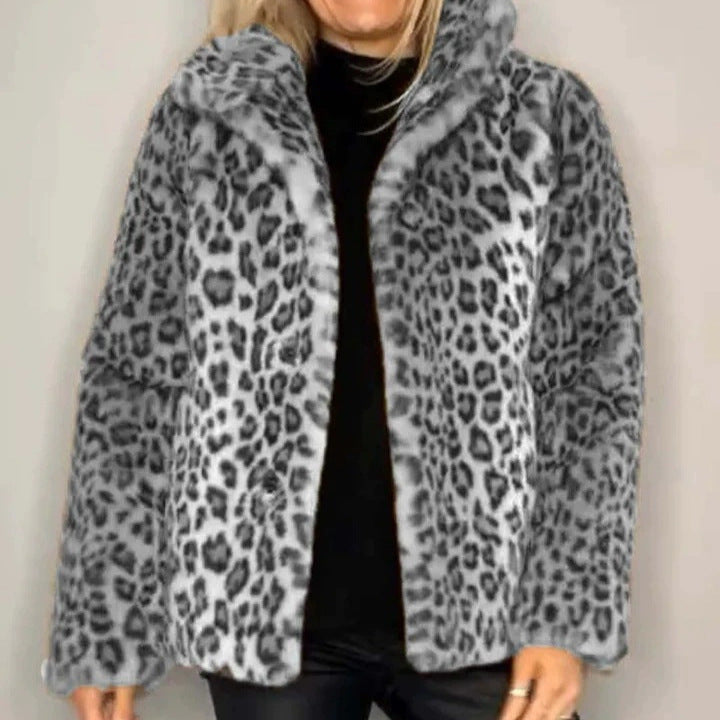 Fashionable plush coat for women with leopard print and elegant cut Lune London