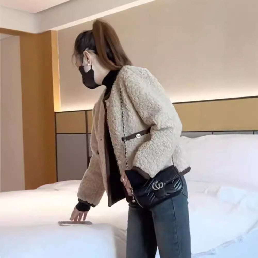 Veste teddy confortable pour femmes avec des détails de bouton pratiques Chic & Stil