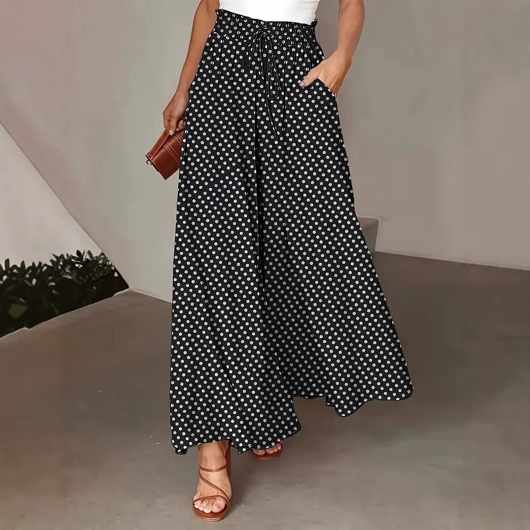 Loose-fitting leisure pants for women with an elastic waistband and side pockets Lune London